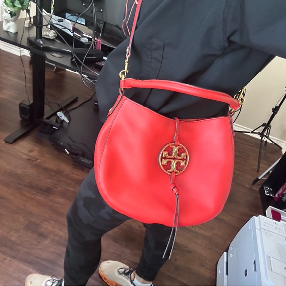 Tory Burch Red Crossbody Bag with Gold Emblem - Picture 3 of 6